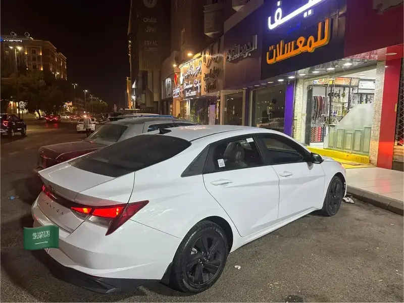 hyundai hyundai-elantra image Hyundai Elantra 2023
